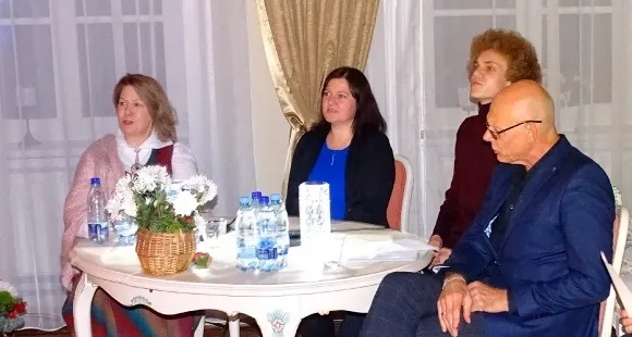 KONKURSA ŽŪRIJA – Daiga Vintere (no kreisās), Linda Holendere, Renārs Beķeris un Artūrs Reiniks.