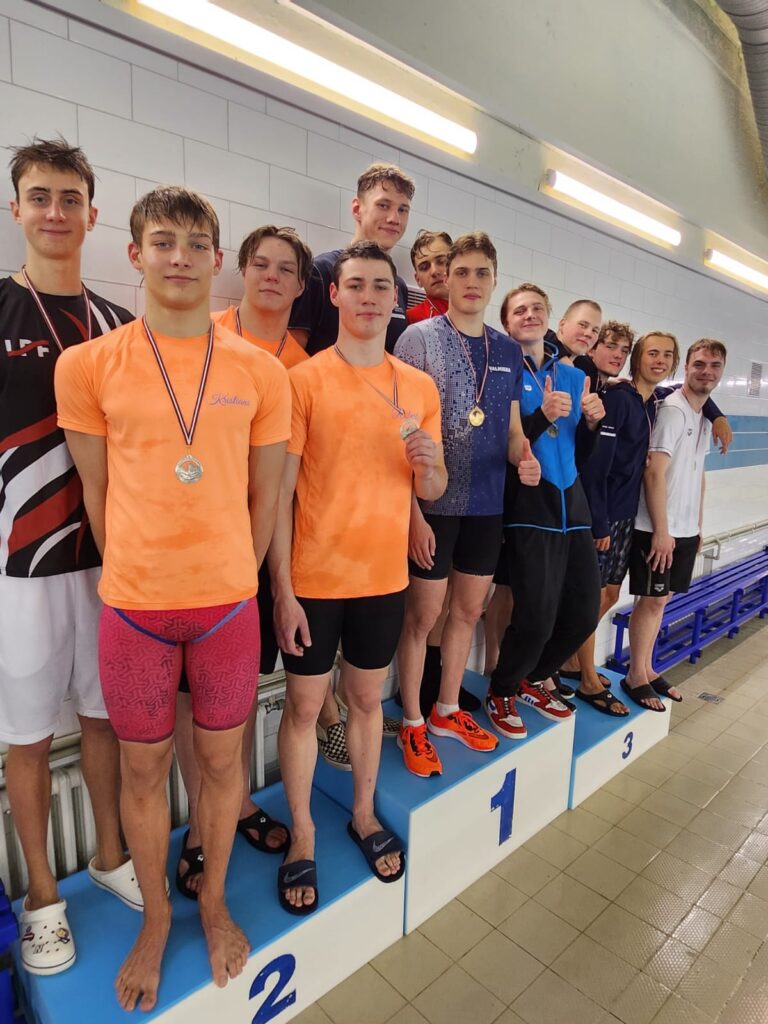 Pa kreisi JSPS vīriešu komanda