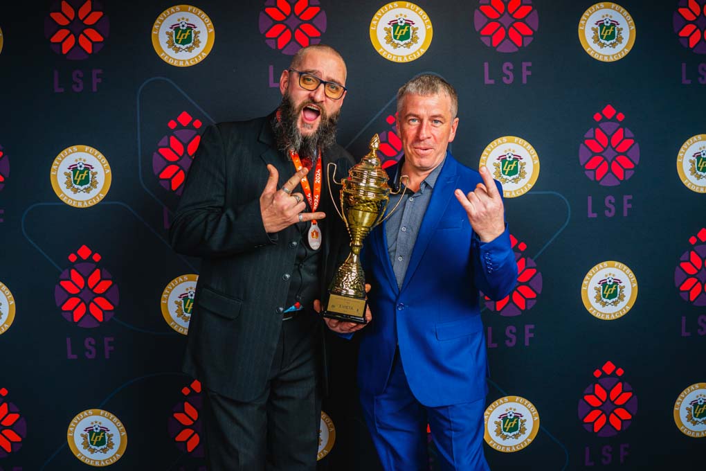 Galvenais treneris Roberts Lejnieks un menedžeris Māris Upītis