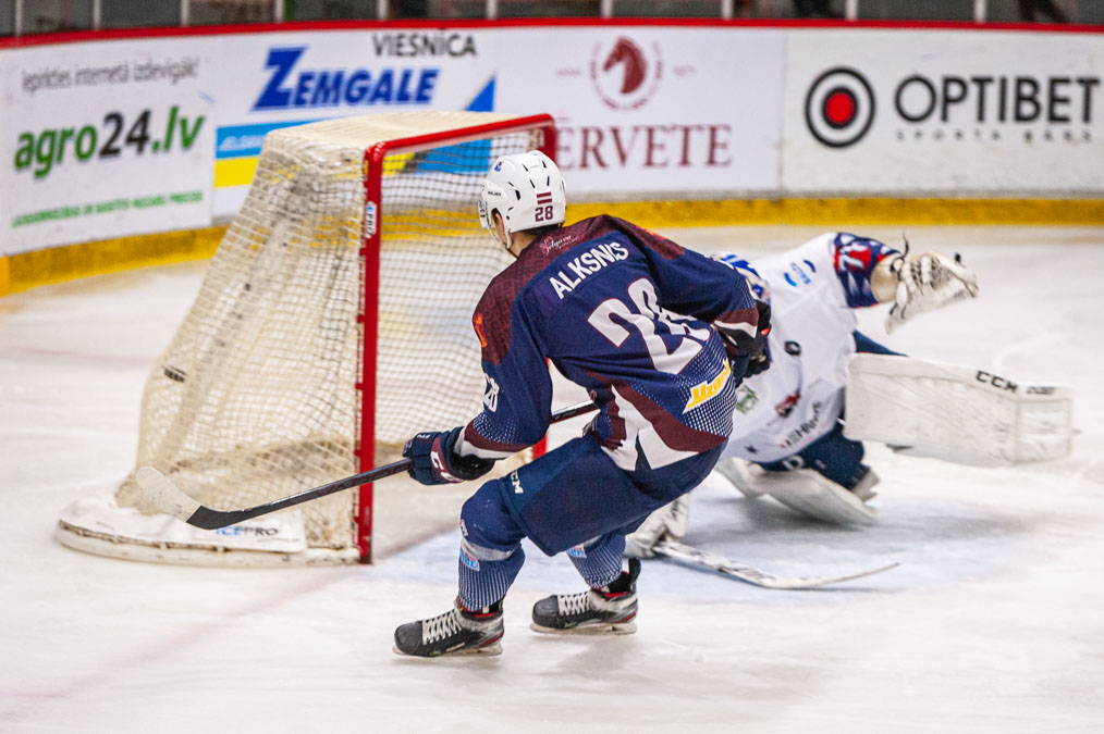 Aizsargs Renārs Džerods Alksnis gūst vārtus pret "Prizma"
Autors: Foto: Ruslans Antropovs