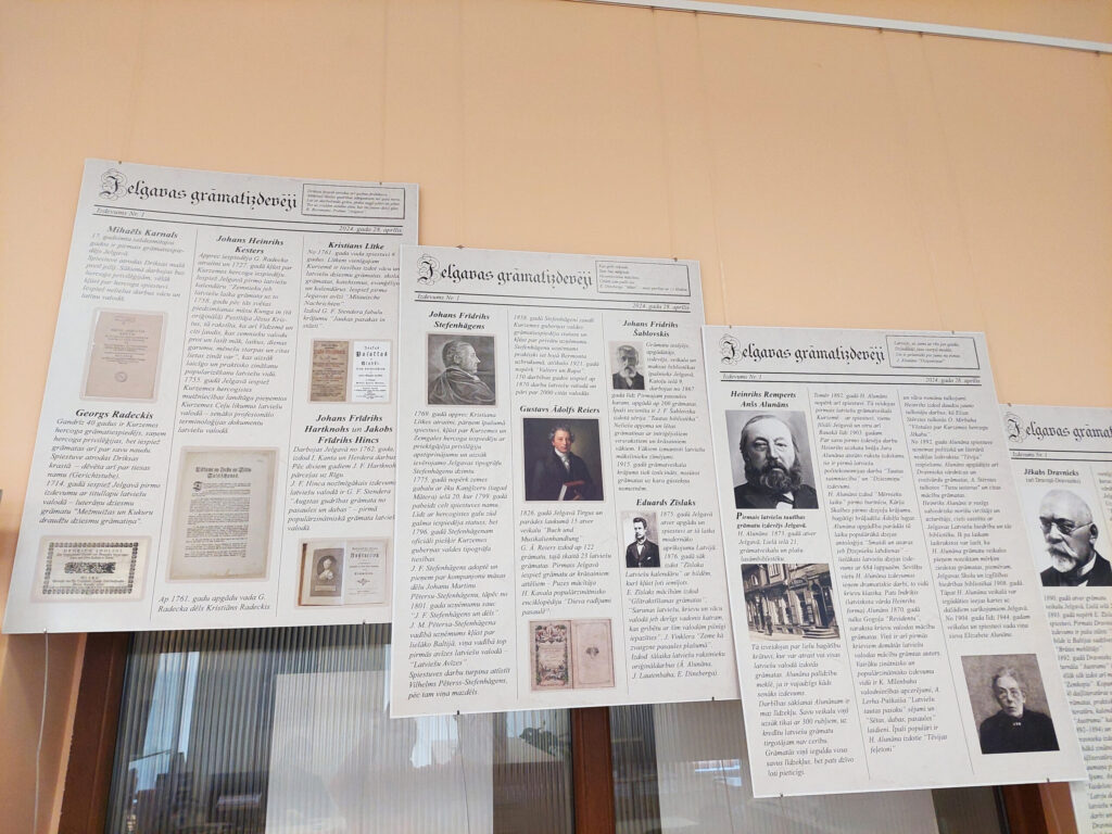 Bibliotēkā aplūkojami arī izzinošie plakāti, kas veltīti slavenajiem Jelgavas grāmatizdevējiem.