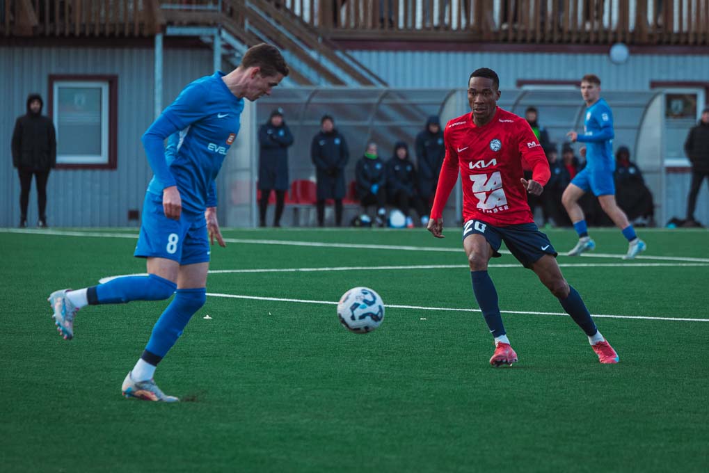 Kingslijs Udukvū Emenike (Kingsley Udukwu Emenike)