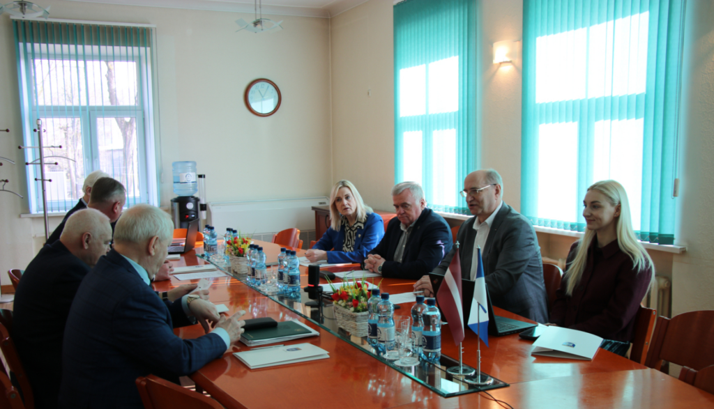 Aluksniesiem.lv raksta attēla aizvietotājs